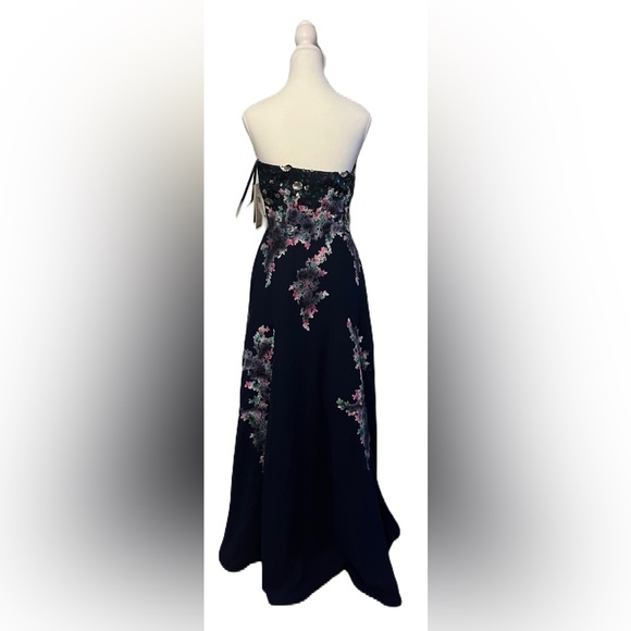 Basix Black Label Gown SZ 4 NWT!! - Picture 8 of 16